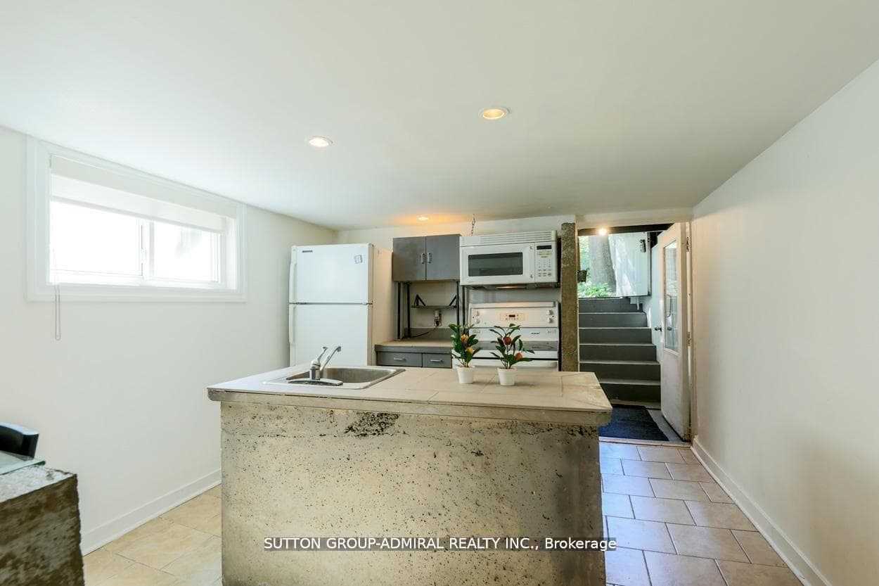 70 Carlaw Avenue Unit Bsmt photo 8