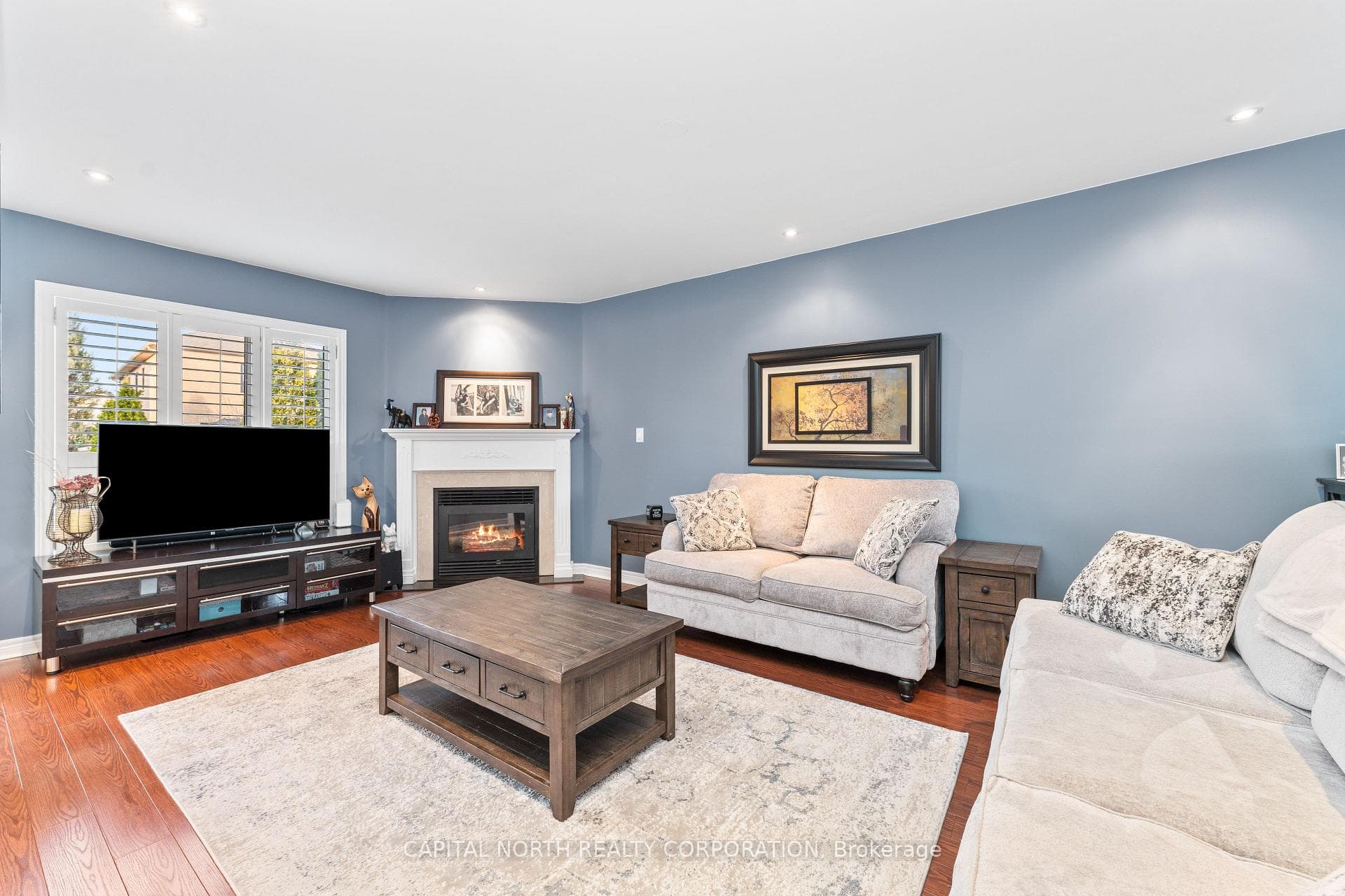 132 Royal Ridge Crescent photo 9