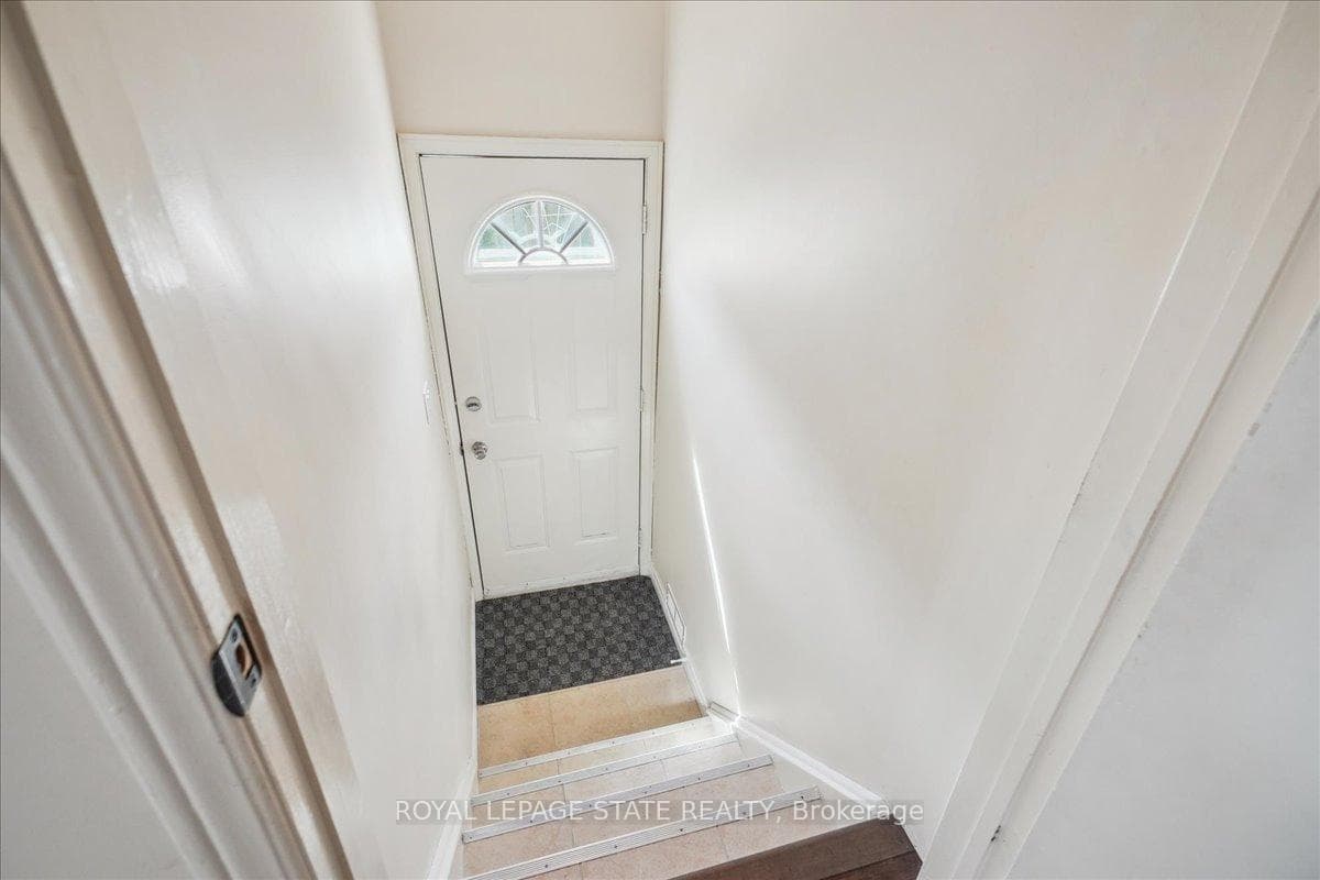 43 Yorkdale Crescent photo 25