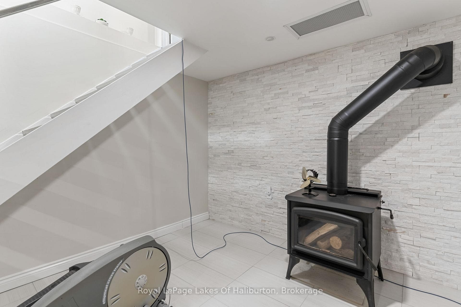1033 Bayberry Lane photo 32