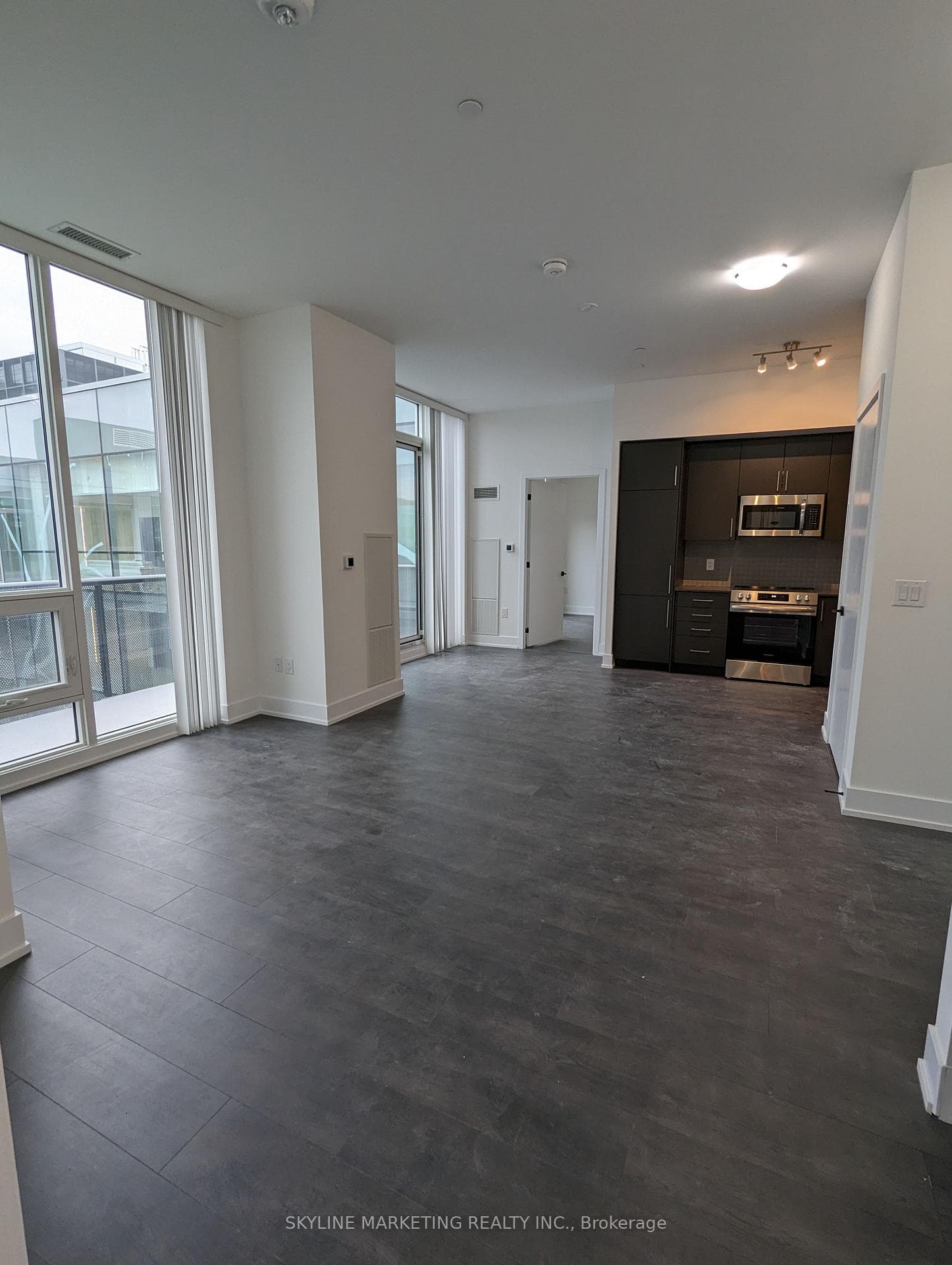 2450 Old Bronte Road Unit 817 photo 3