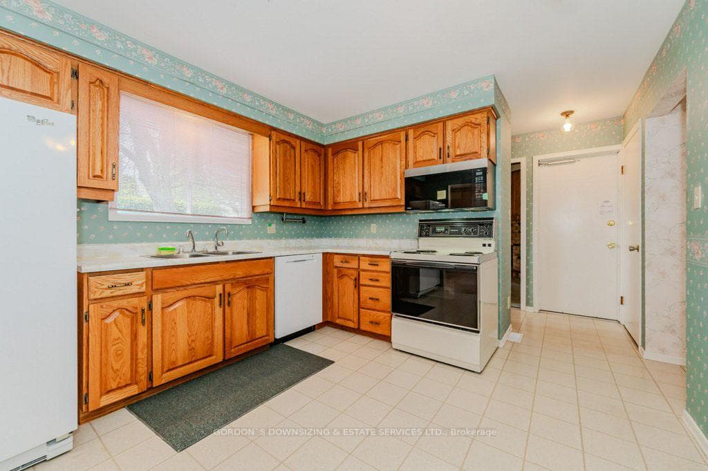 389 Dunvegan Drive photo 14