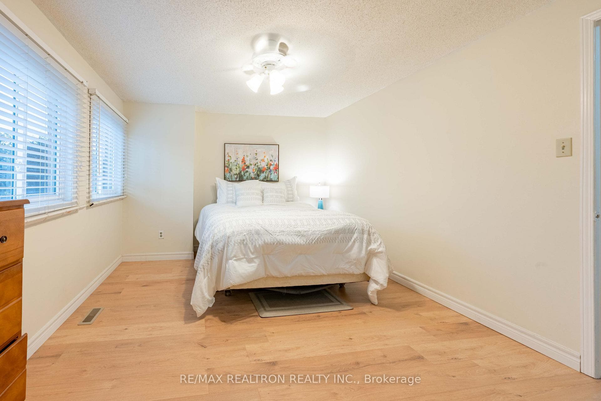 95 Chalmers Crescent photo 17