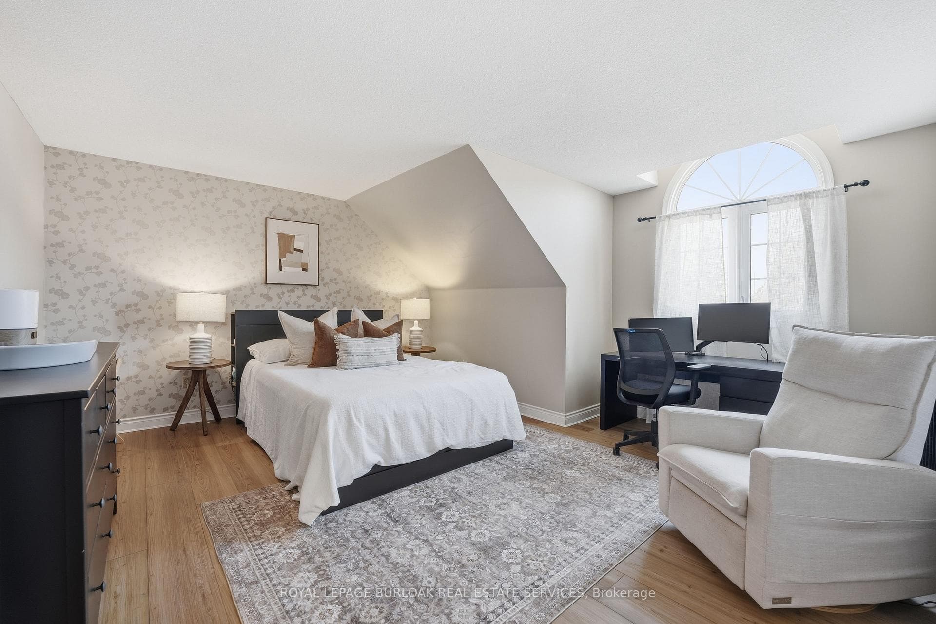 2055 Walkers Line Unit 216 photo 19