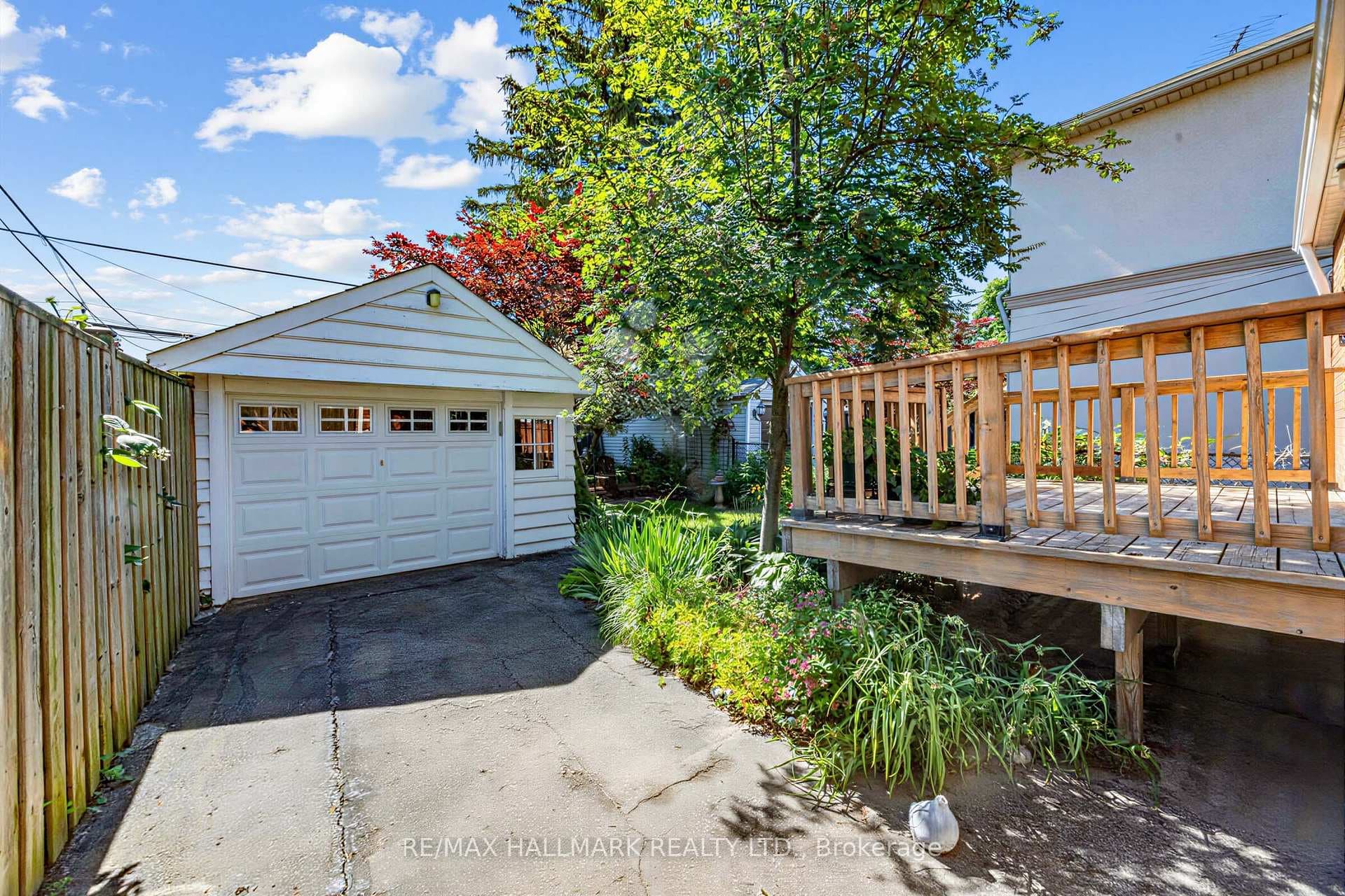 16 Crestland Avenue photo 28