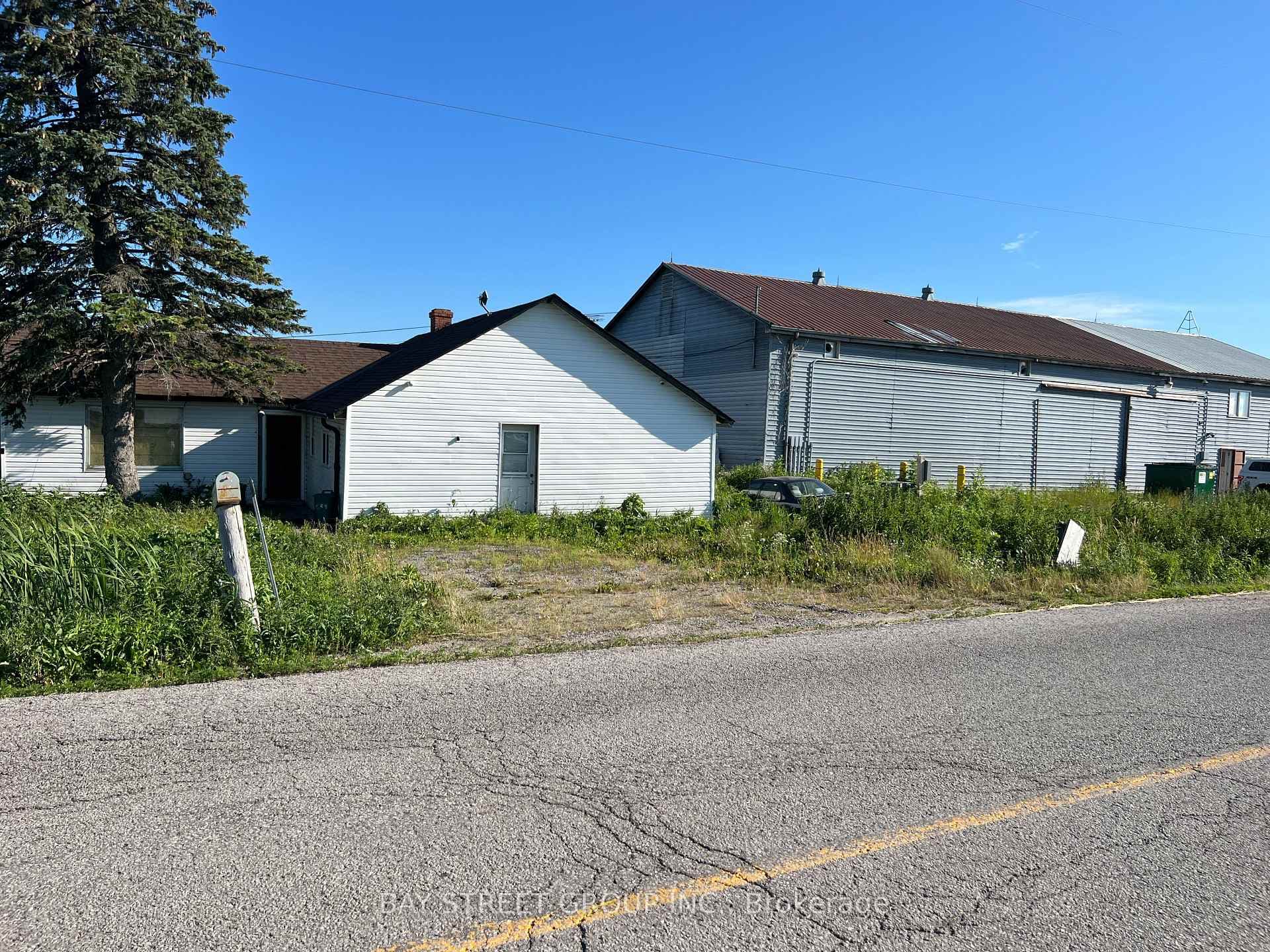 635 Strawberry Lane photo 2