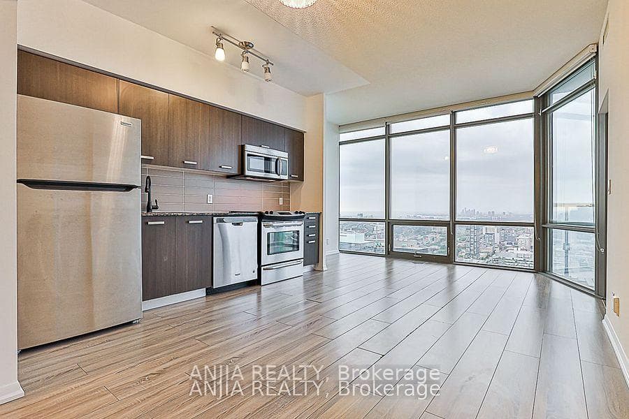 832 Bay Street Unit 4202 photo 3