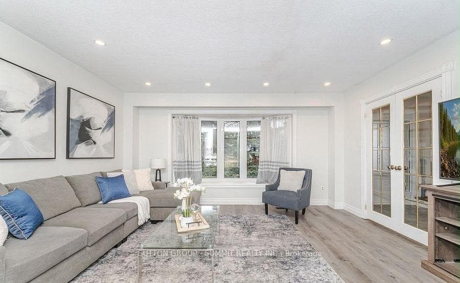 19 Jasper Crescent Unit Upper photo 8