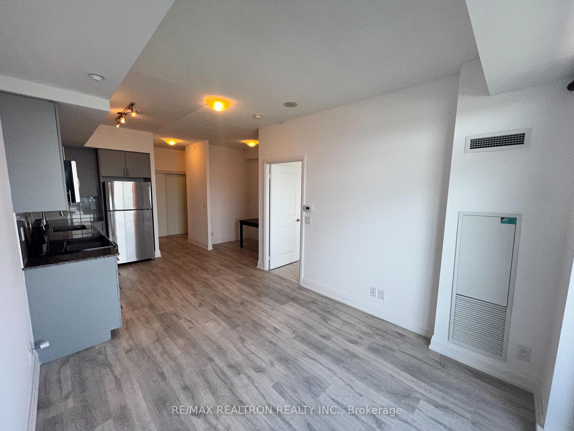 7890 Bathurst Street Unit 2008 photo 6
