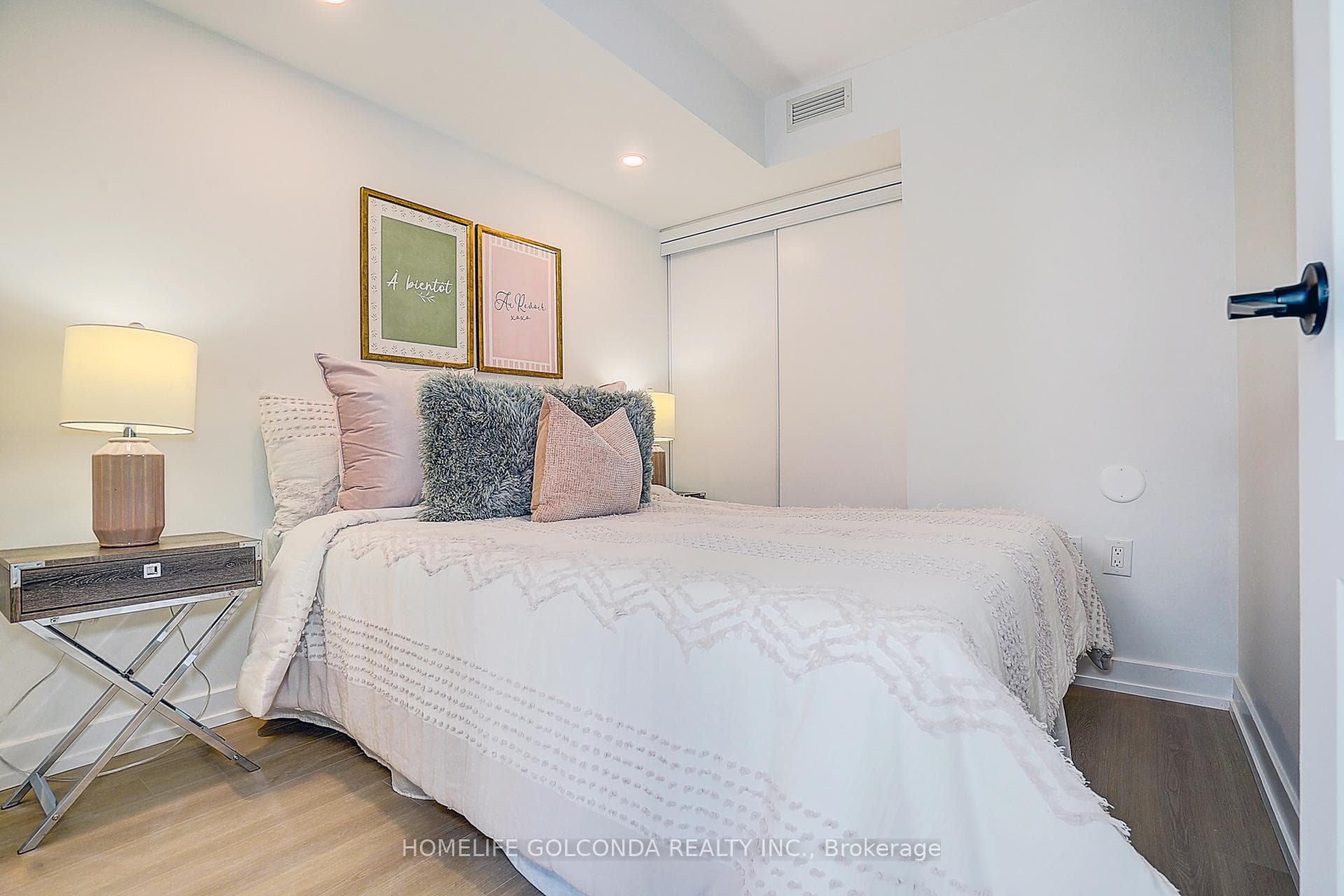 8 Telegram Mews Unit 1105 photo 33