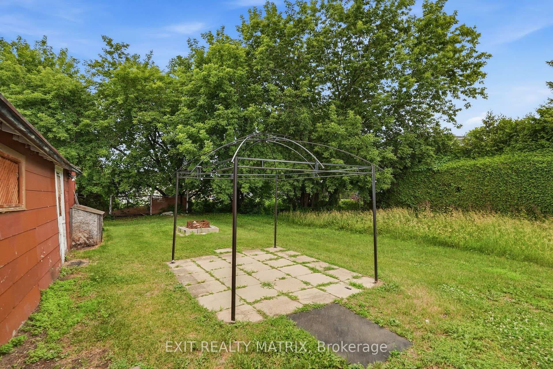 281 Higginson Street photo 29