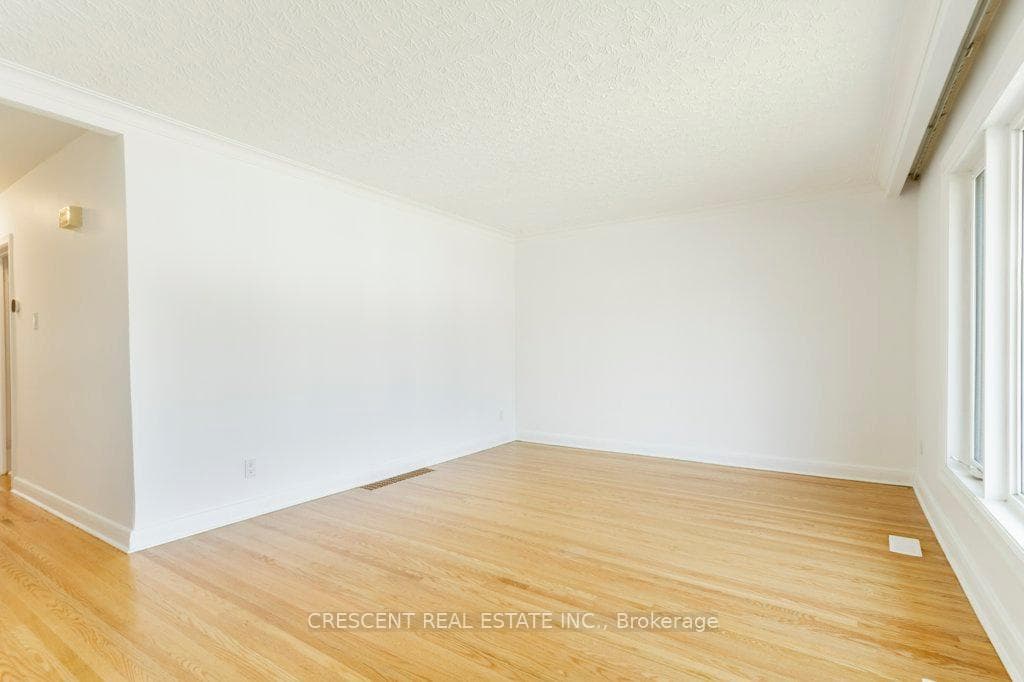51 Black Creek Boulevard Unit Upper photo 9