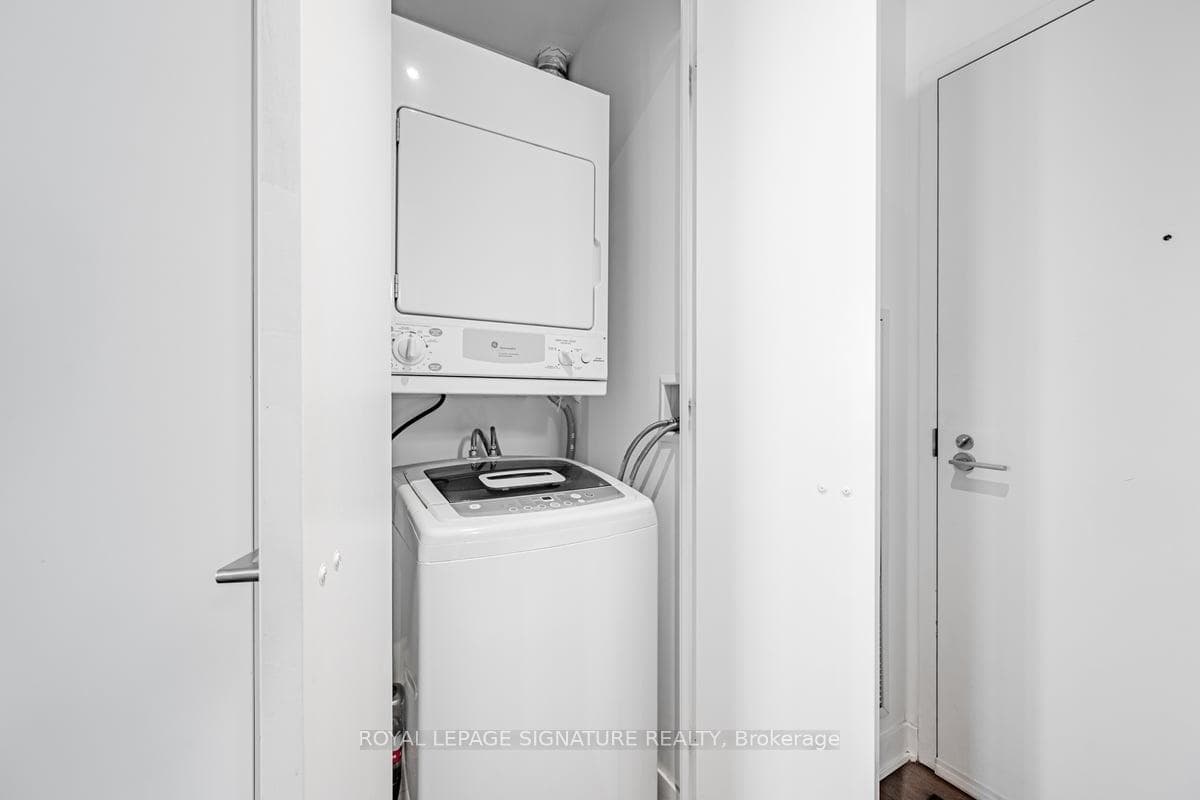 Benefit from the ensuite washer and dryer