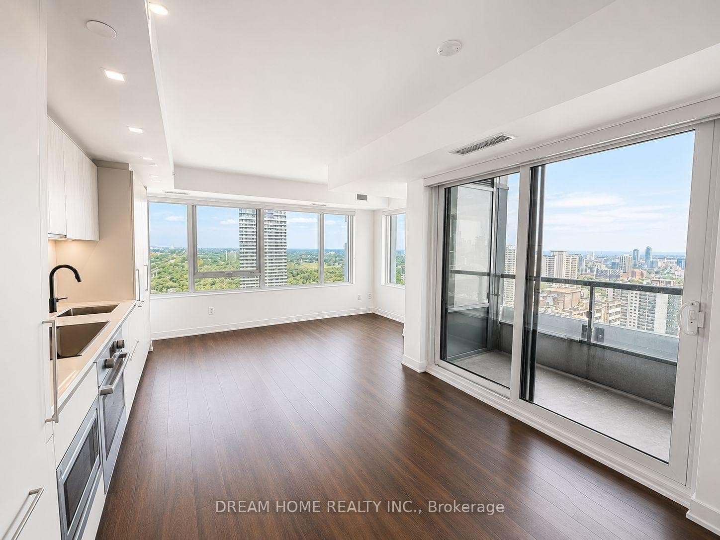 609 Sherbourne Street Unit 3009 photo 4