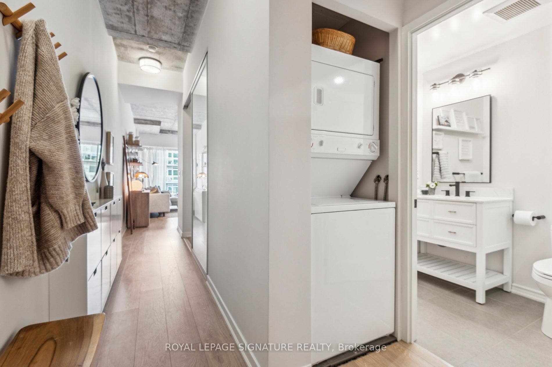 201 Carlaw Avenue Unit 702 photo 10