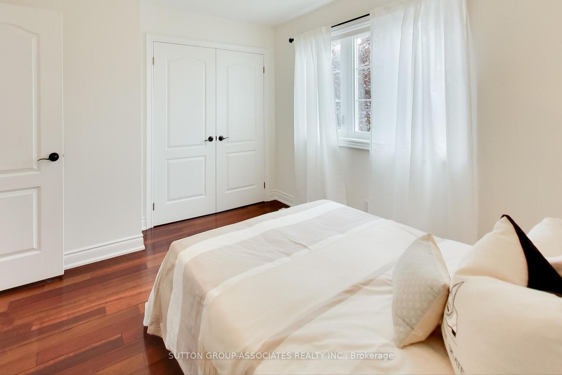 44 Corby Avenue photo 29