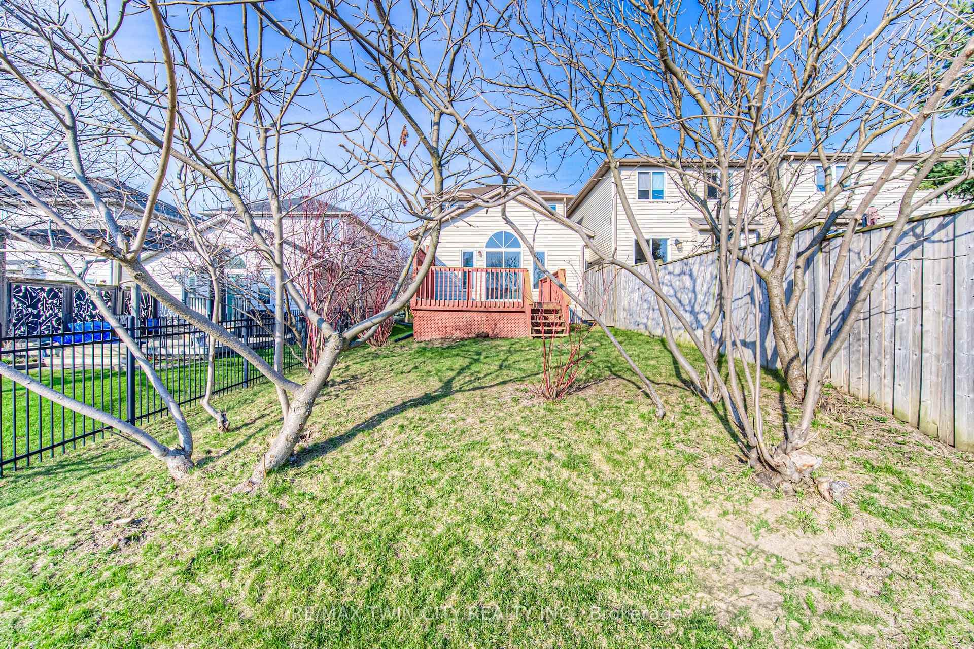 689 Zermatt Drive photo 42