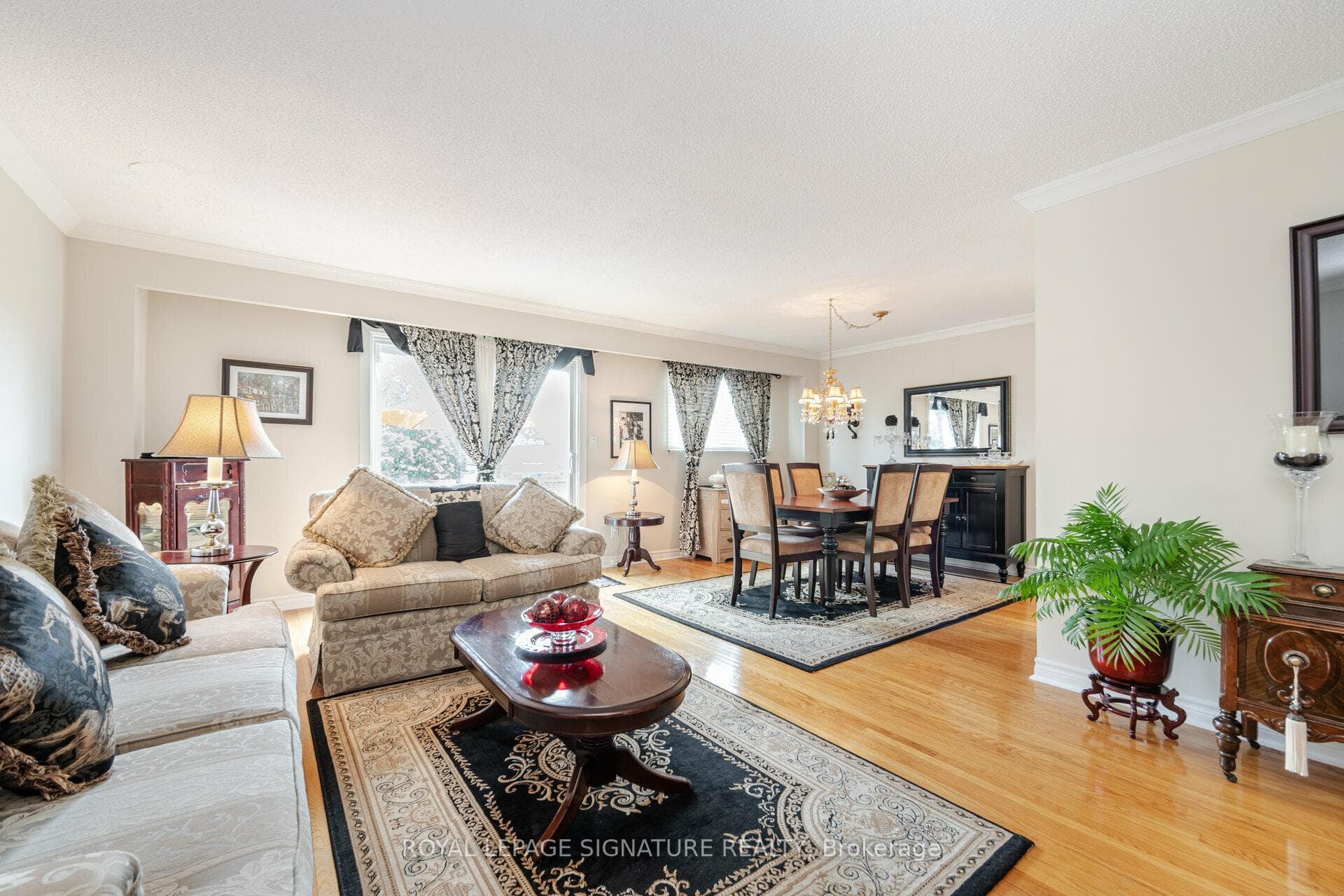 458 Appledore Crescent photo 8
