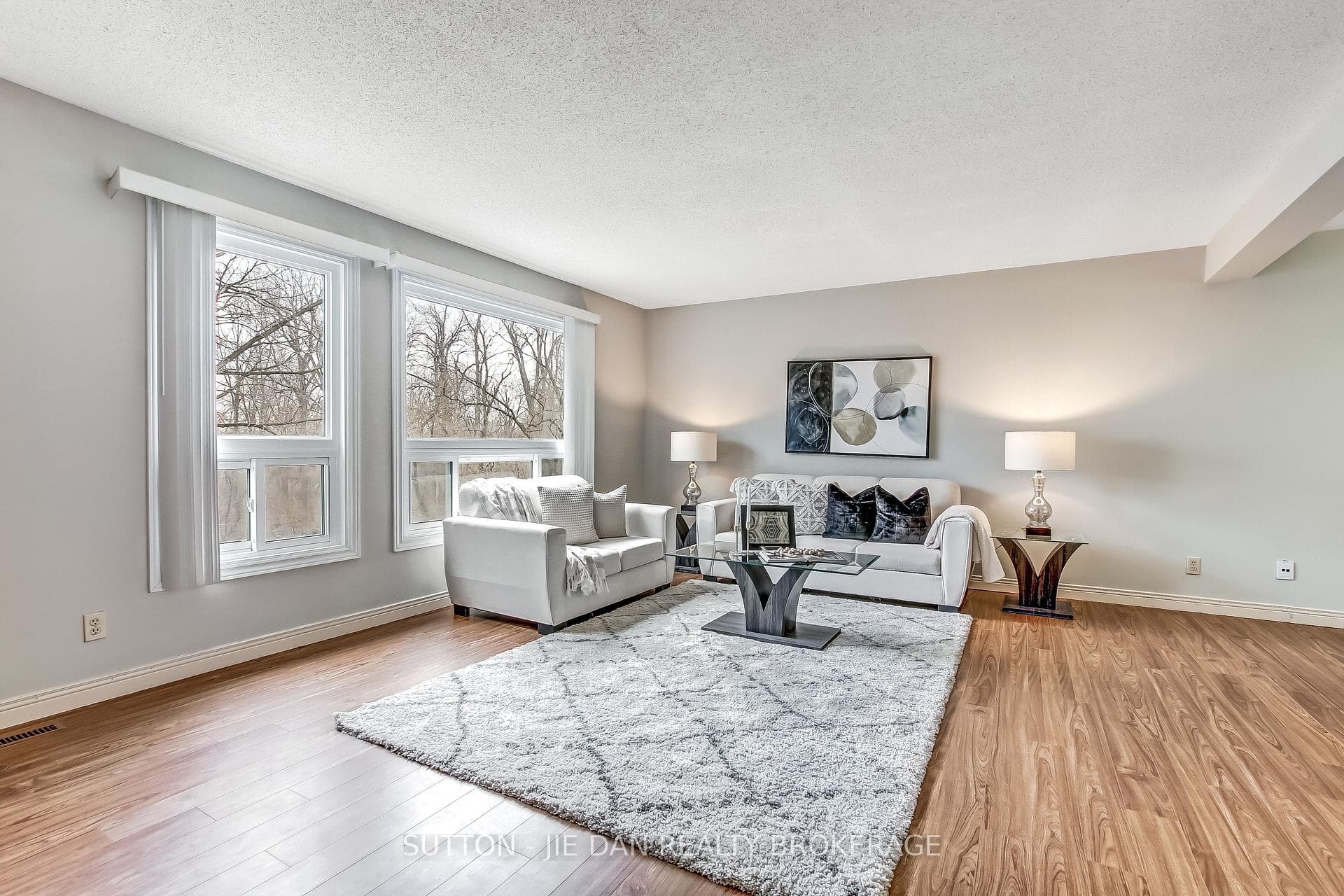 683 WINDERMERE Road Unit 30 photo 3