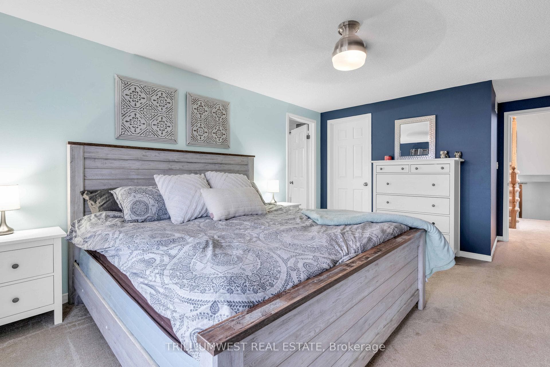 225 Featherstone Crescent photo 18