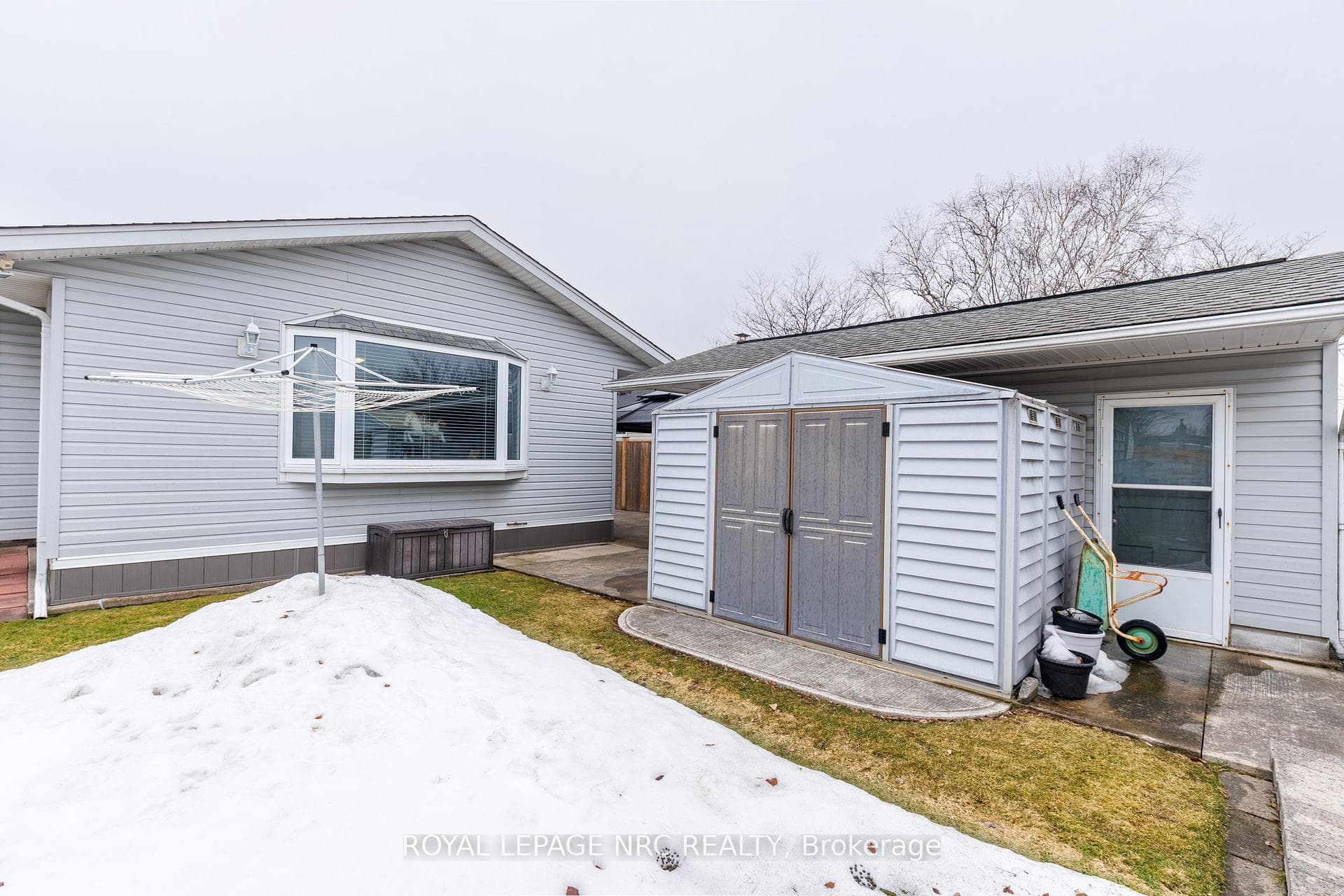 7564 REDHAVEN Crescent photo 9