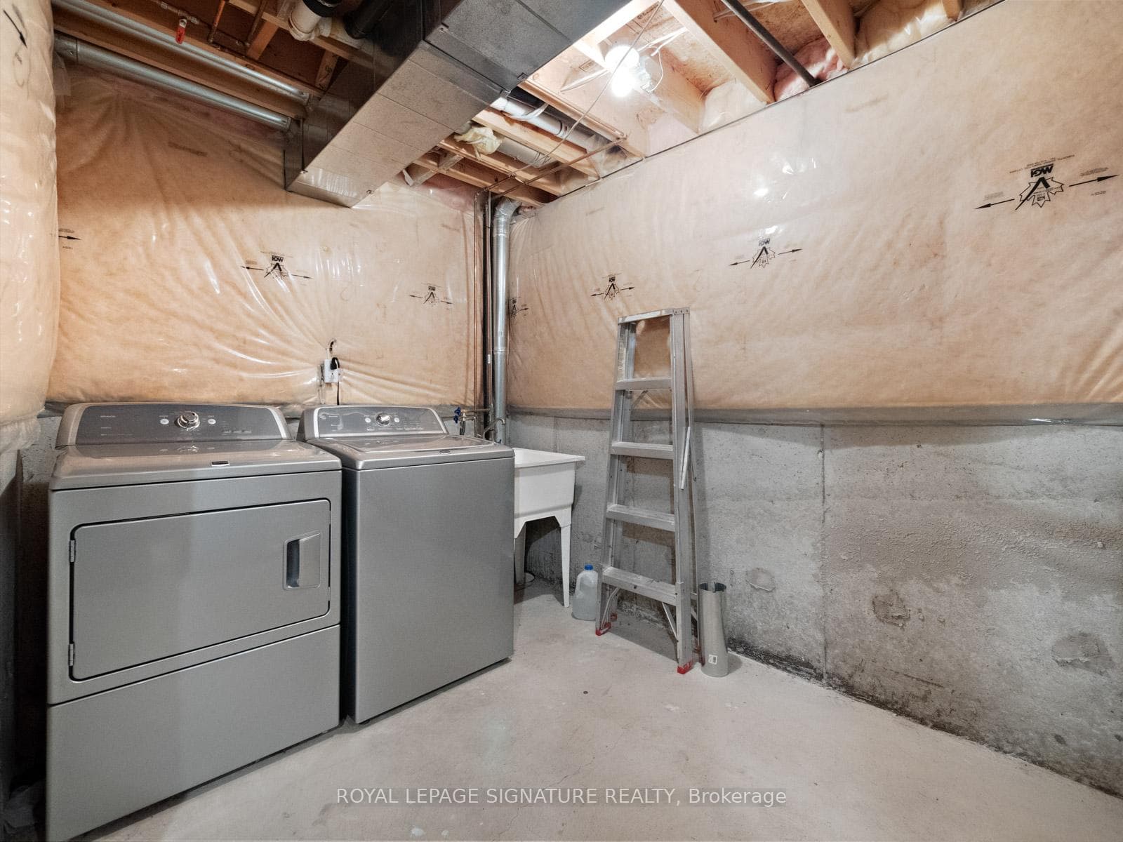 15 Eastport Drive photo 35