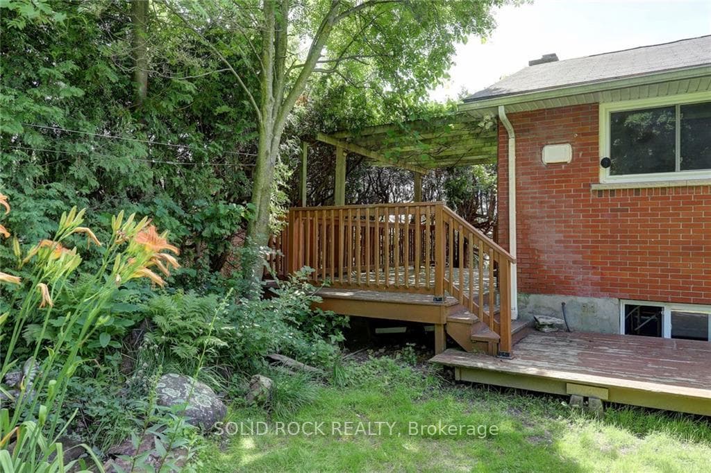 8 WEST MCLEAN Boulevard photo 26