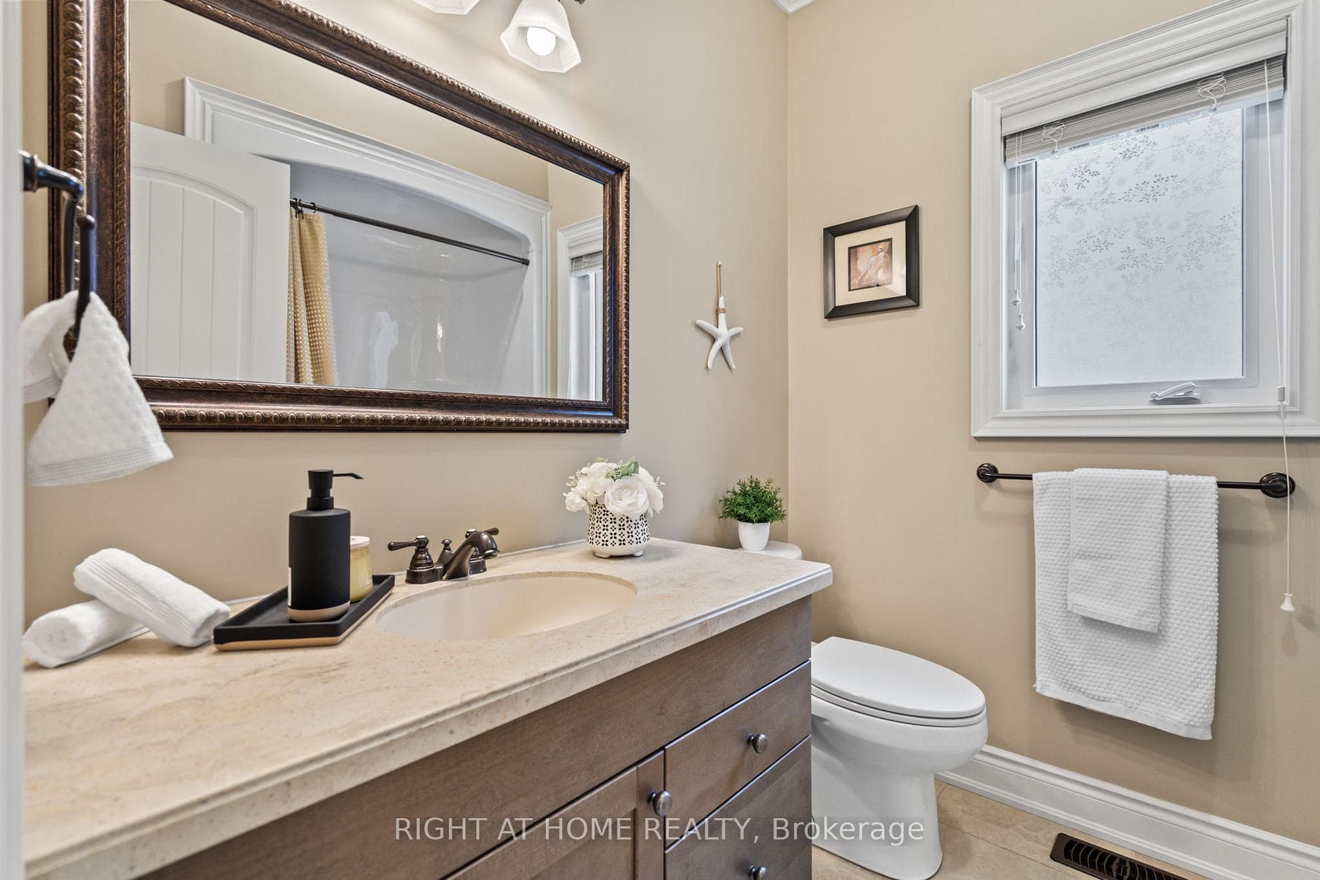 60 Jane Avenue photo 25