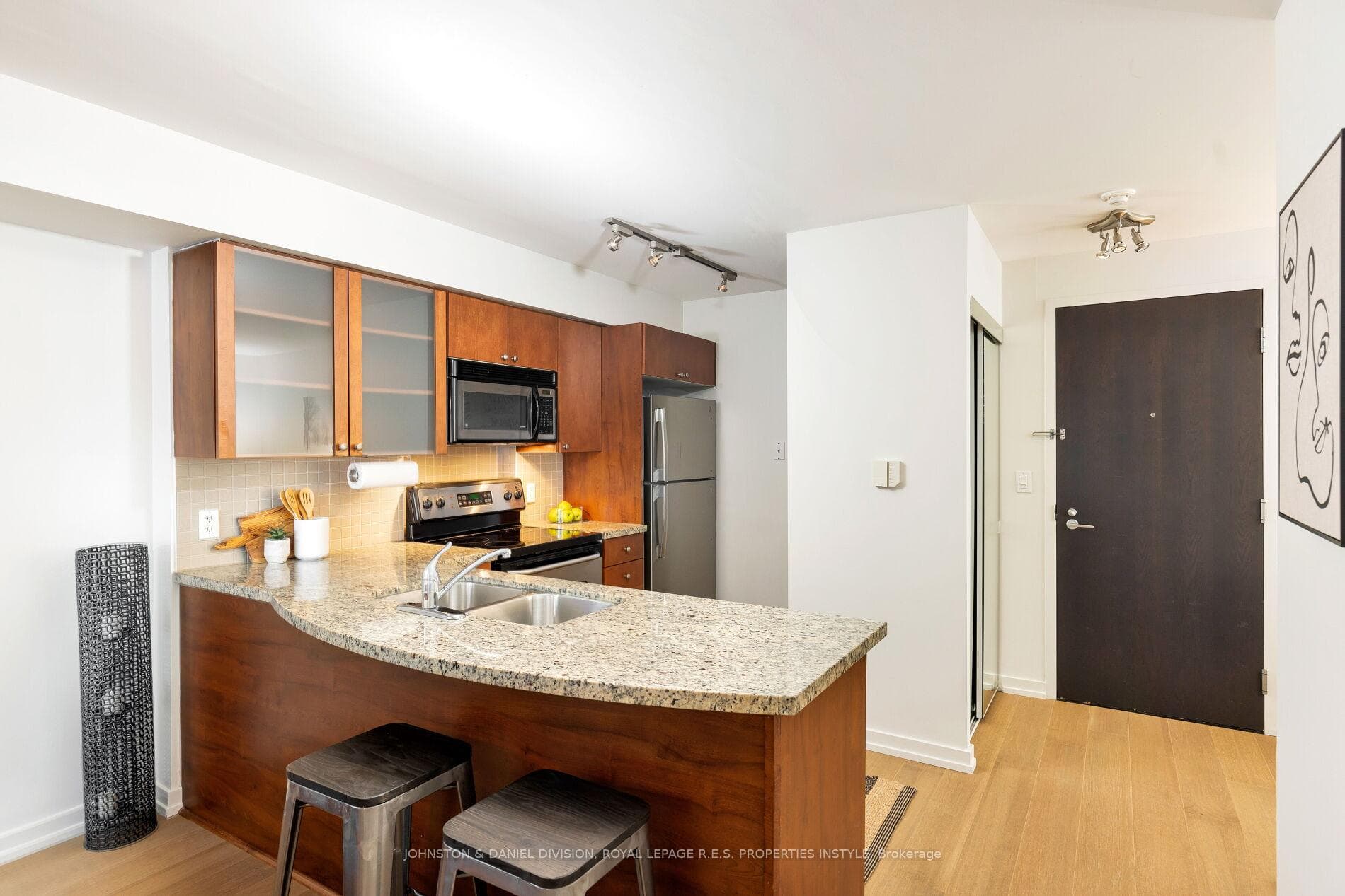 1005 King Street Unit 602 photo 16