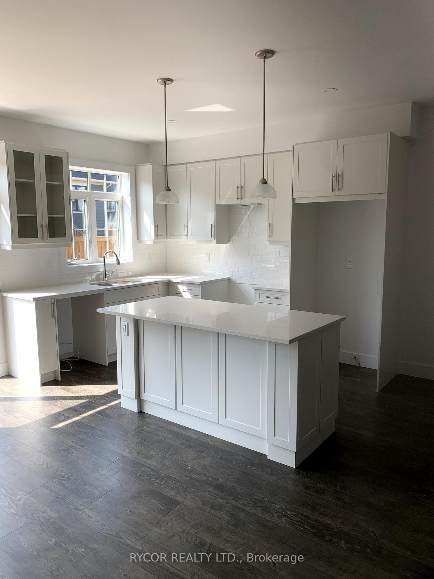 139 Courtland Street photo 3
