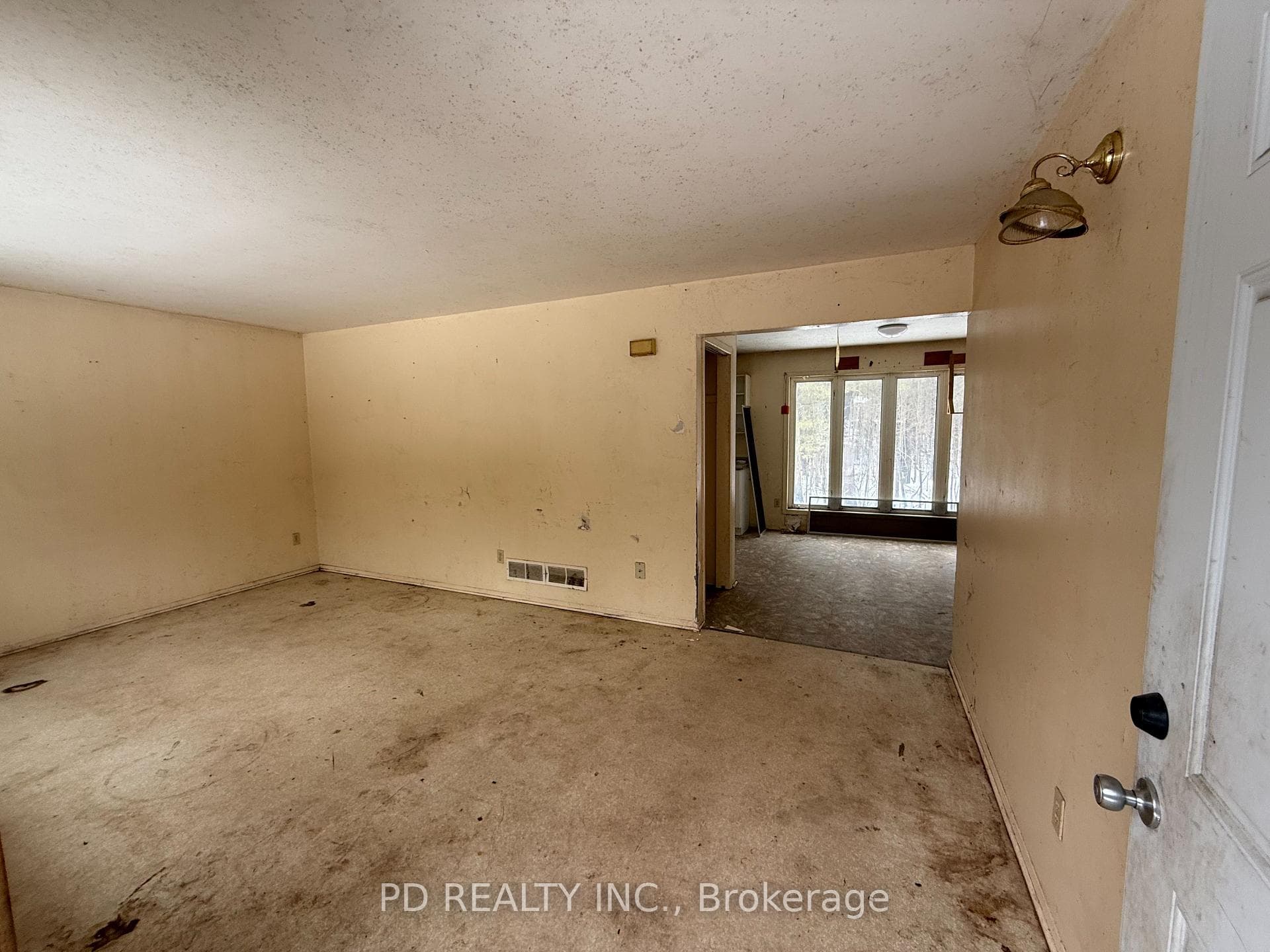 317 Lower Oak Leaf Road photo 8