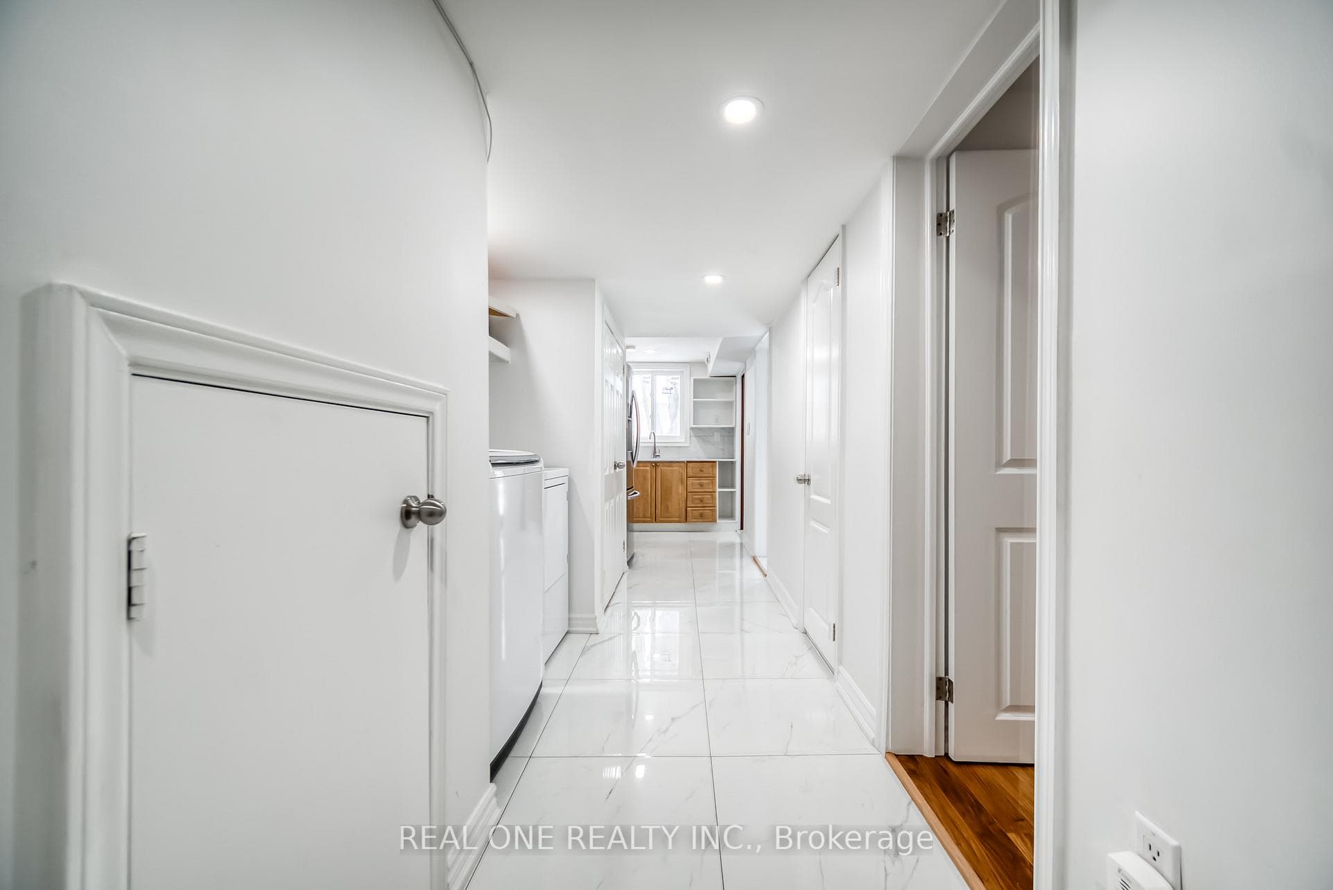 106 Deanscroft Square Unit Bsmt photo 9