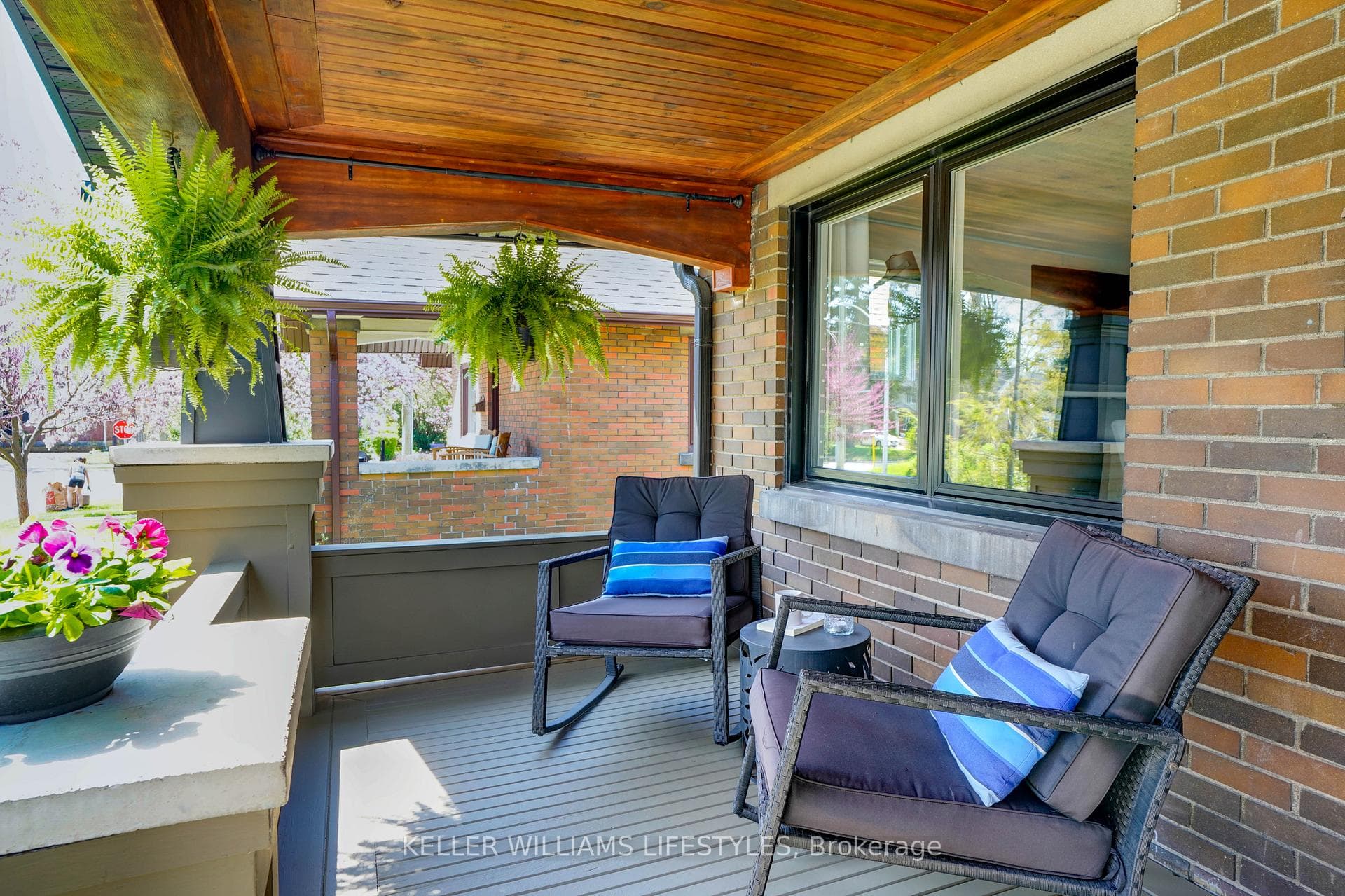 6 Windsor Crescent photo 2