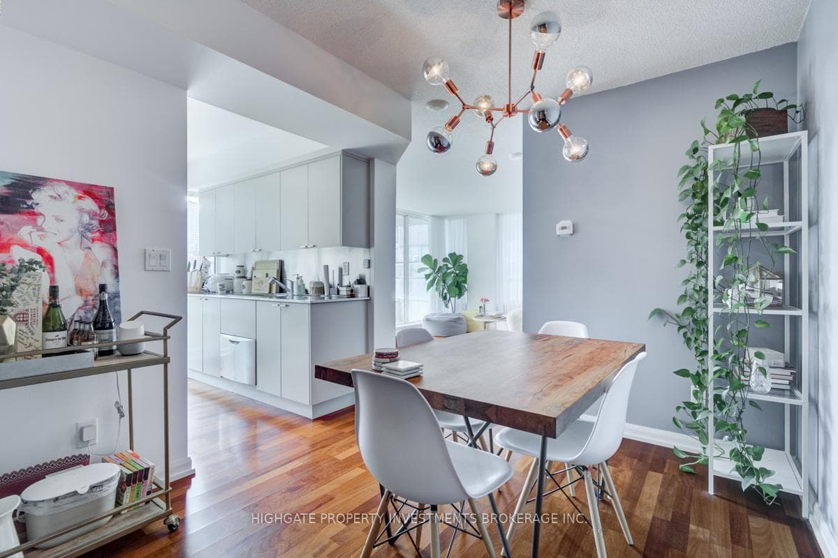 111 Elizabeth Street Unit 511 photo 4