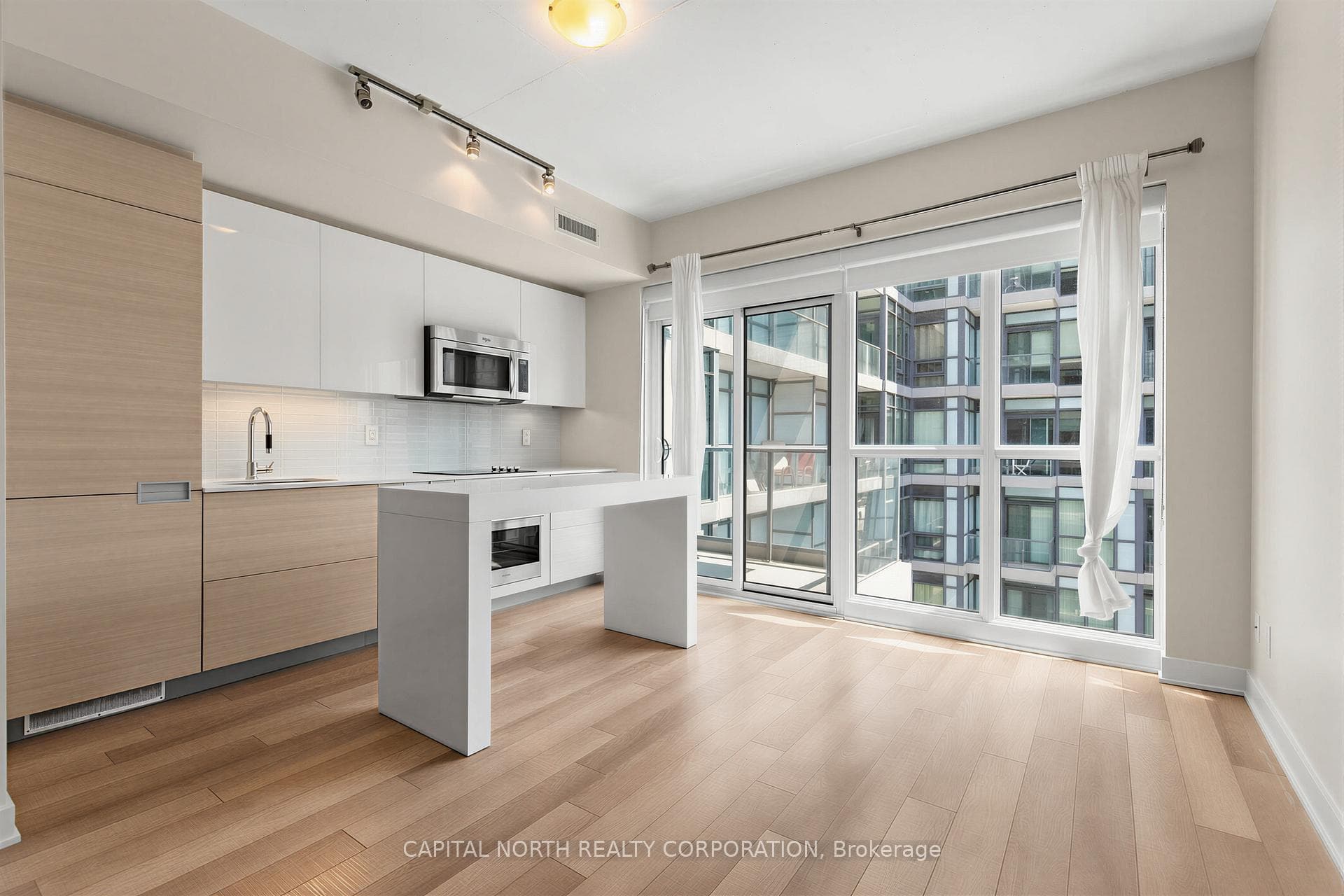 210 Simcoe Street Unit 1502 photo 4