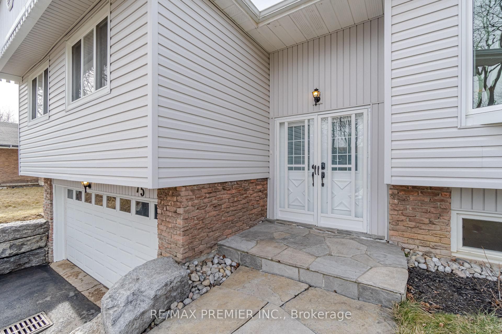 75 Wright Crescent photo 4