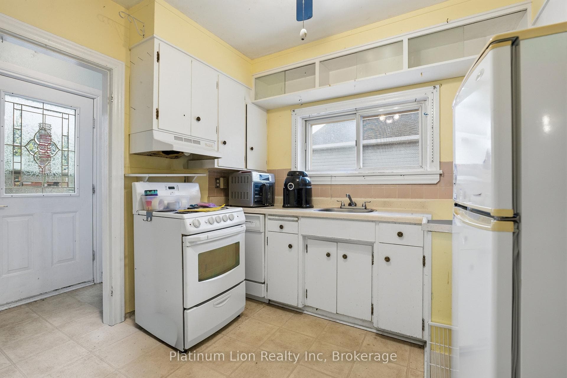 609 Guelph Street photo 5