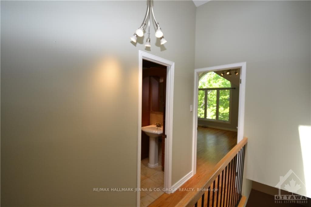 175 CRICHTON Street photo 16