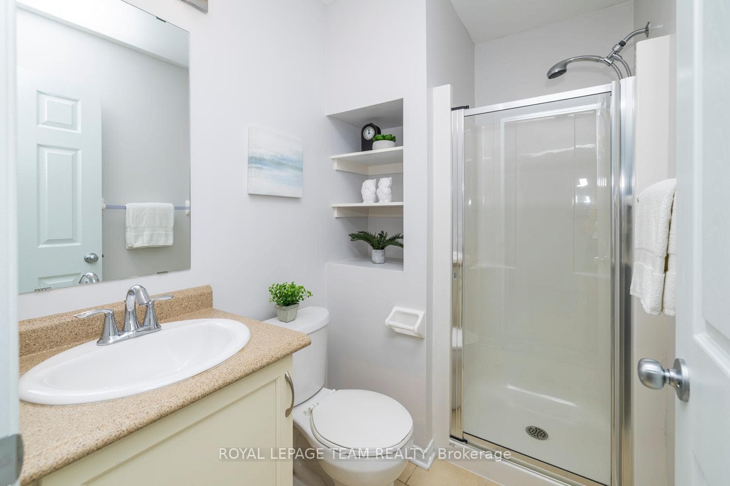 2557 LONGFIELDS Drive photo 23