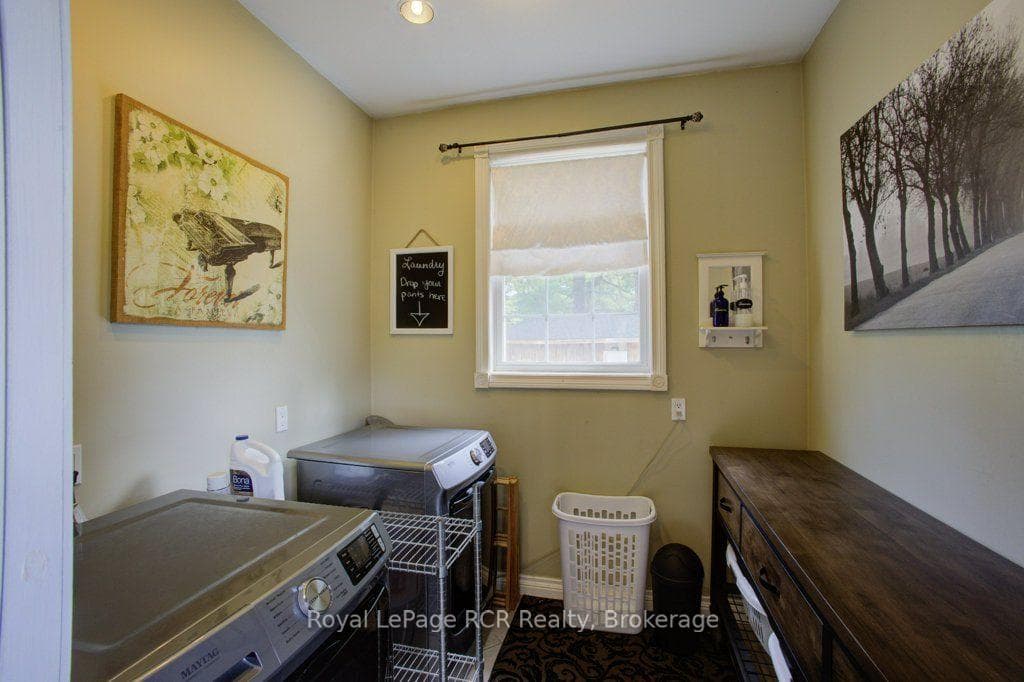 2020 John Street photo 22