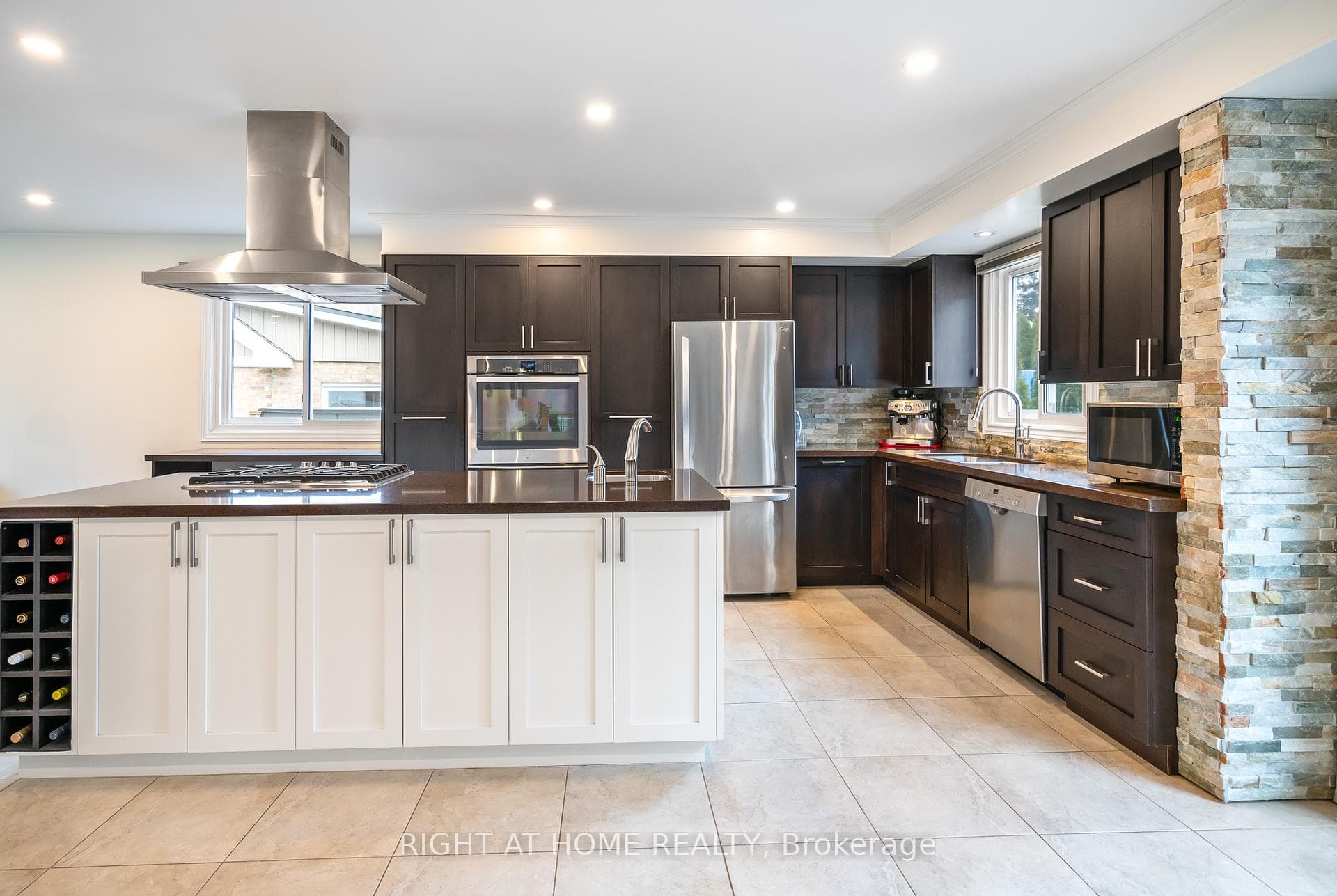 5 Lower Canada Drive photo 19