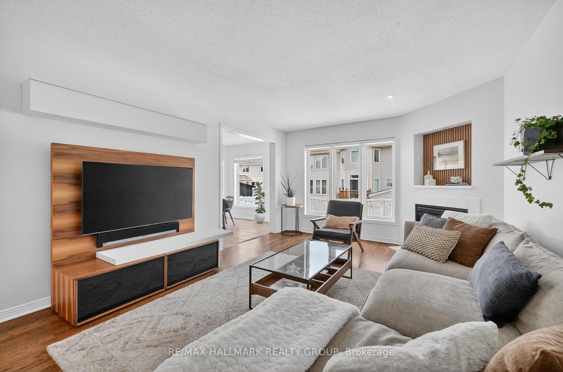 1091 Charest Way photo 19