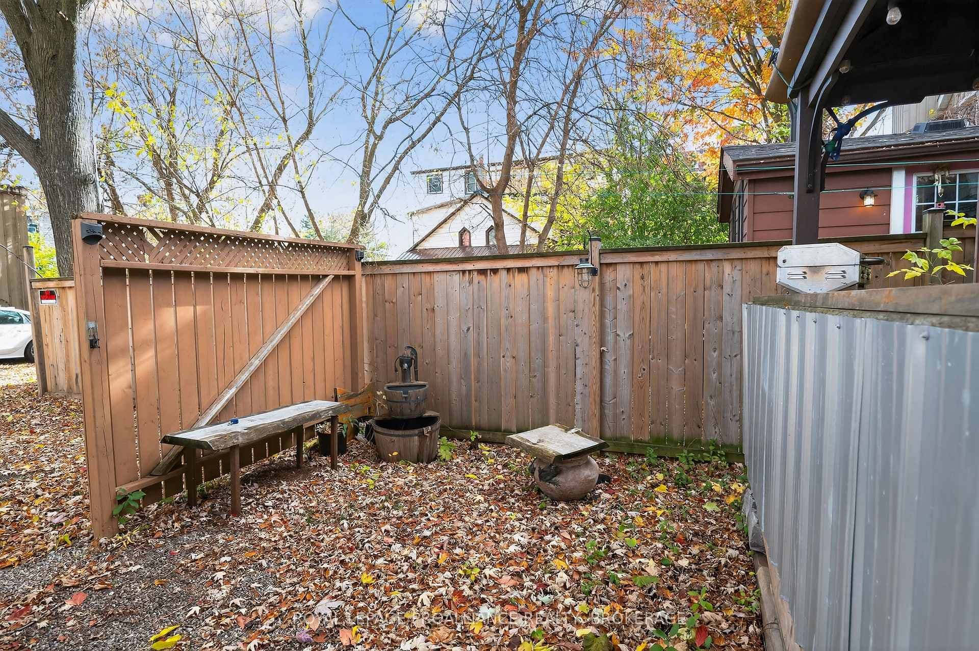 407 Bagot Street photo 30