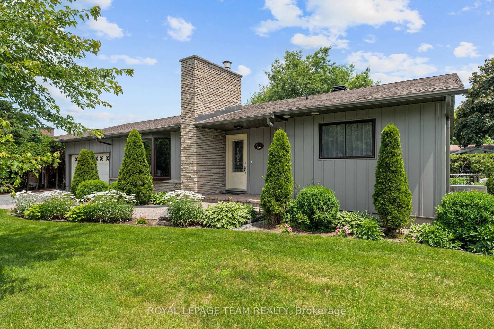 22 Barrhaven Crescent photo 2