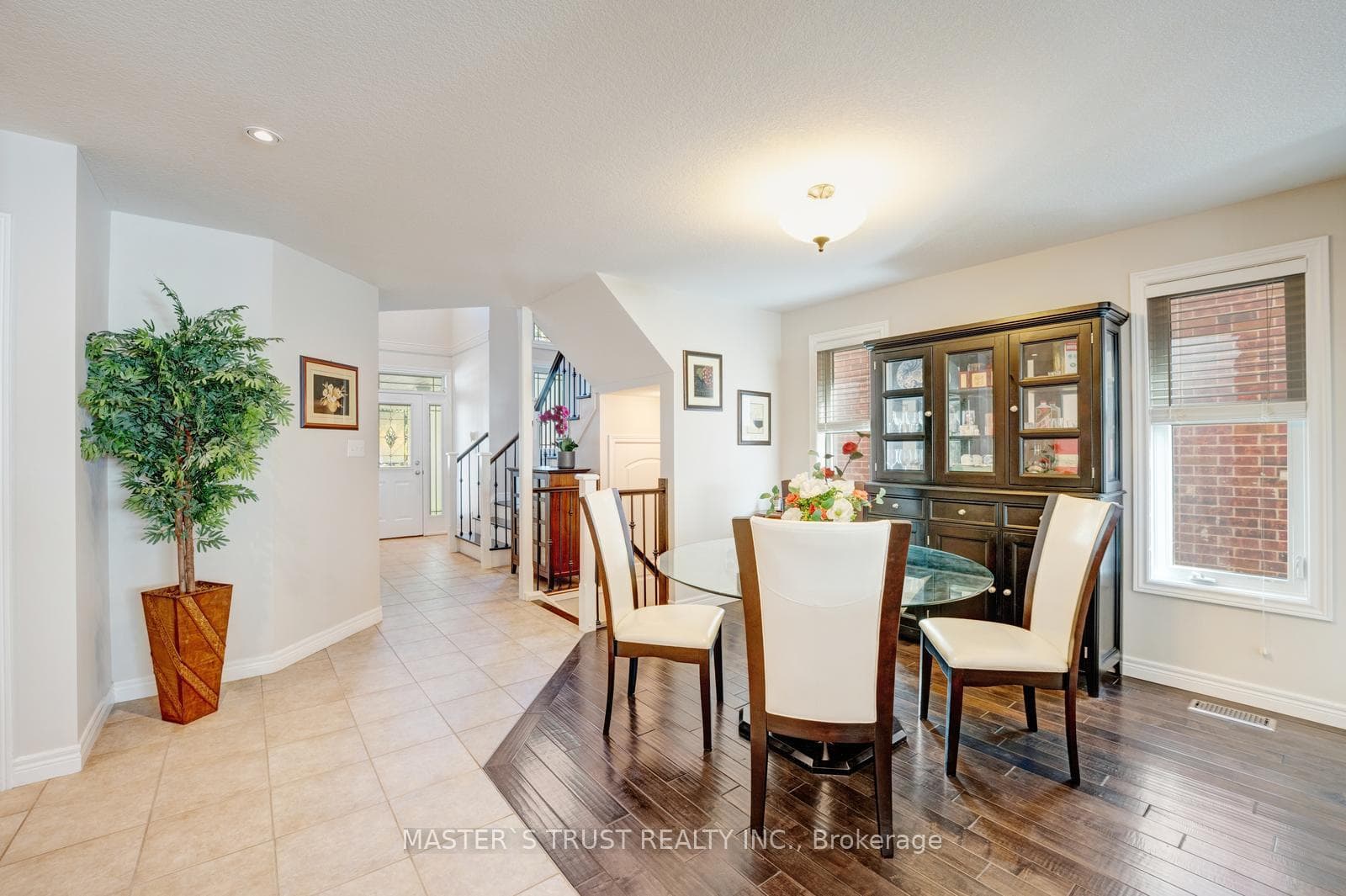 5 Howden Crescent photo 8