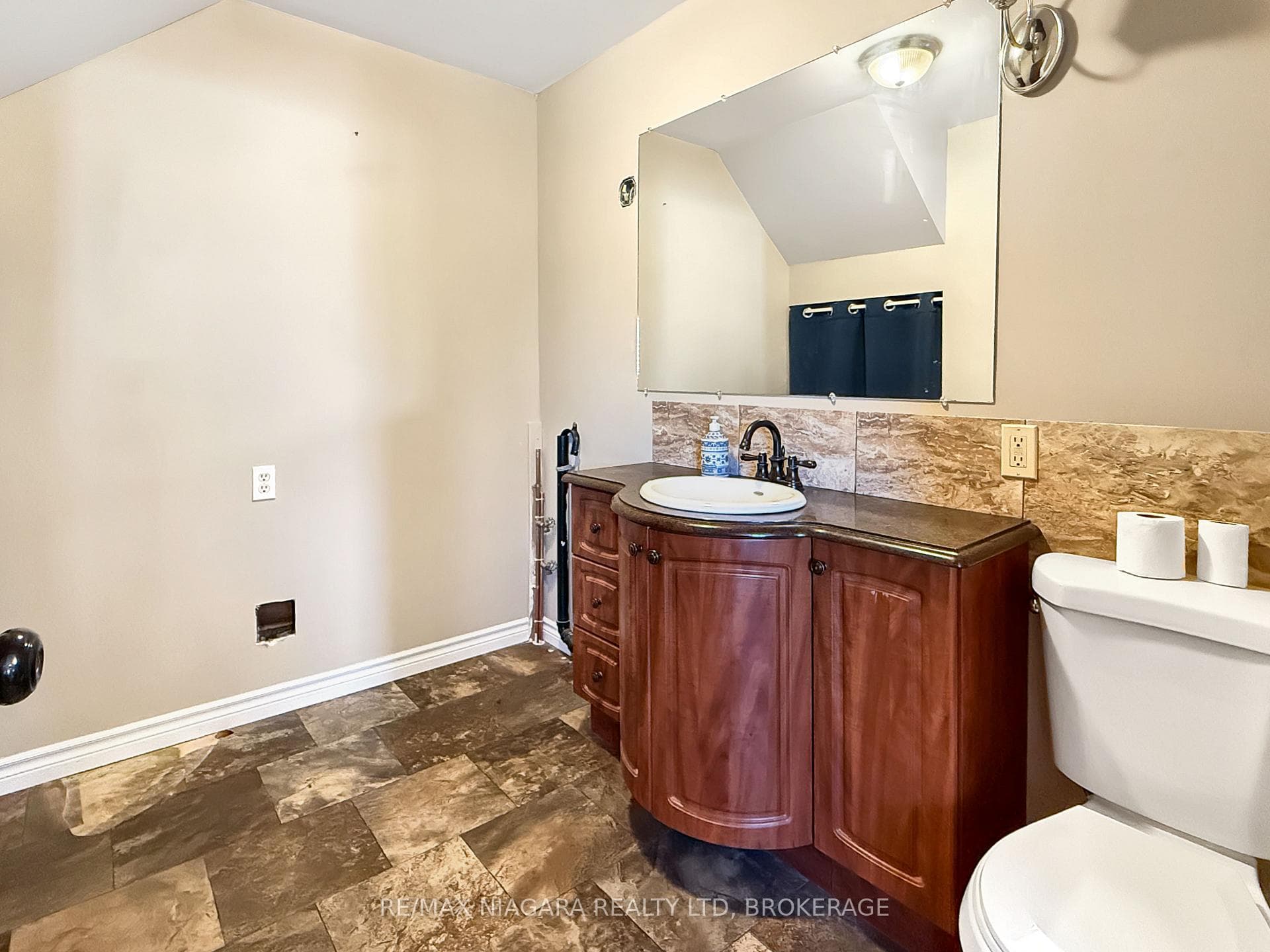 351 Brock Street photo 10