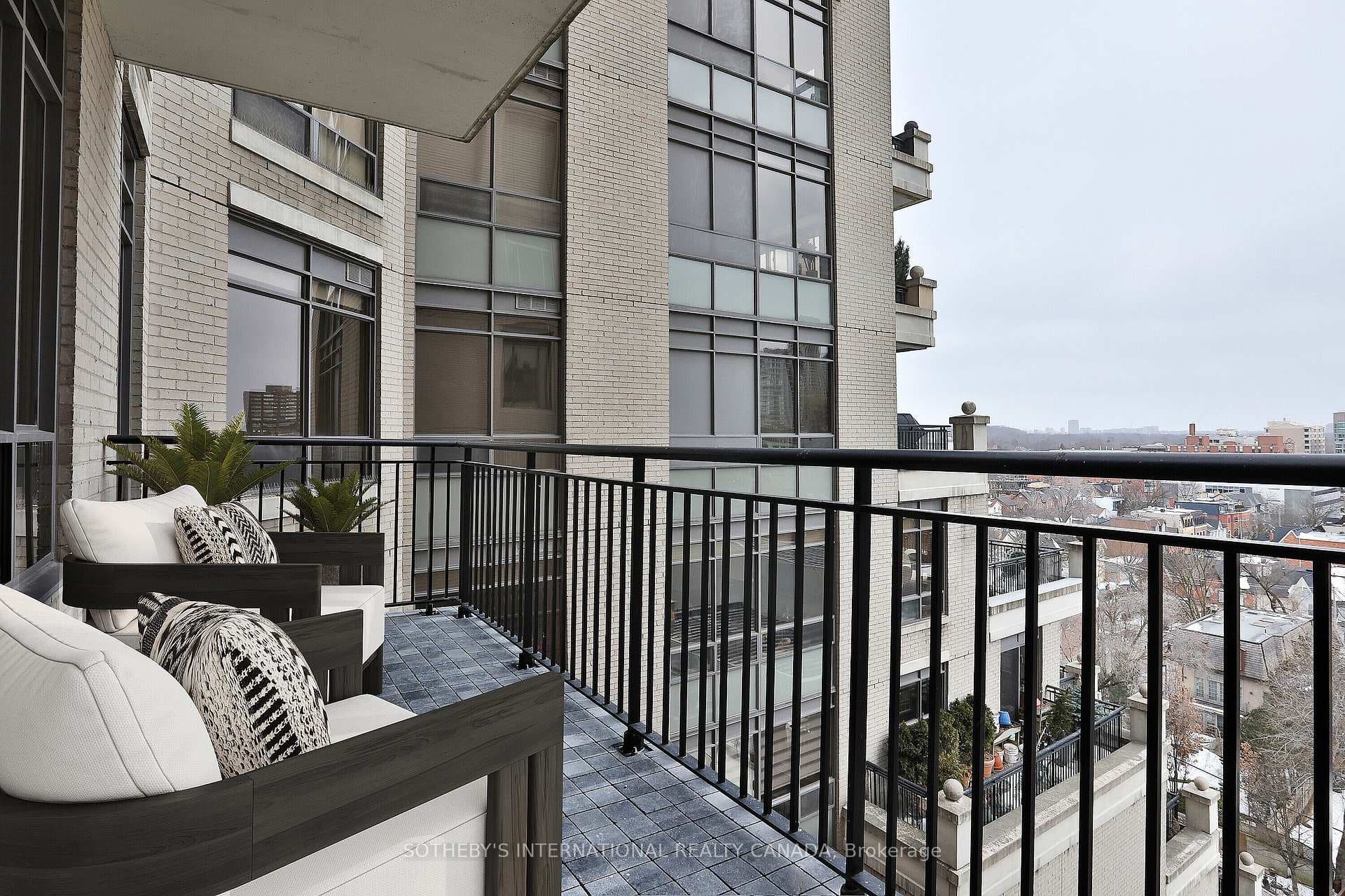 99 Avenue Road Unit 1101 photo 20