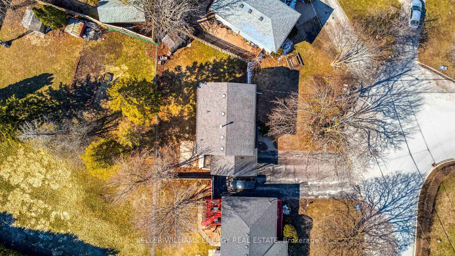 40 Robertson Lane photo 29