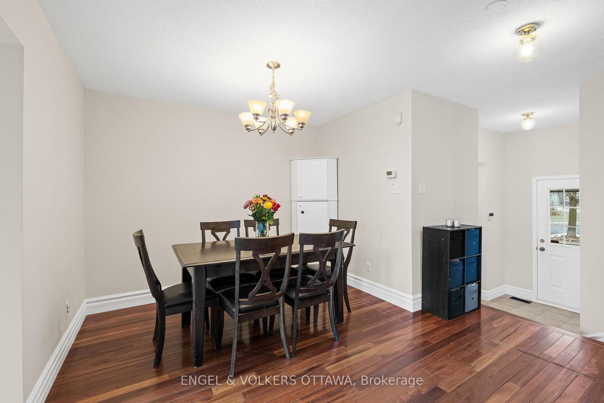 526 Meadowbreeze Drive photo 8