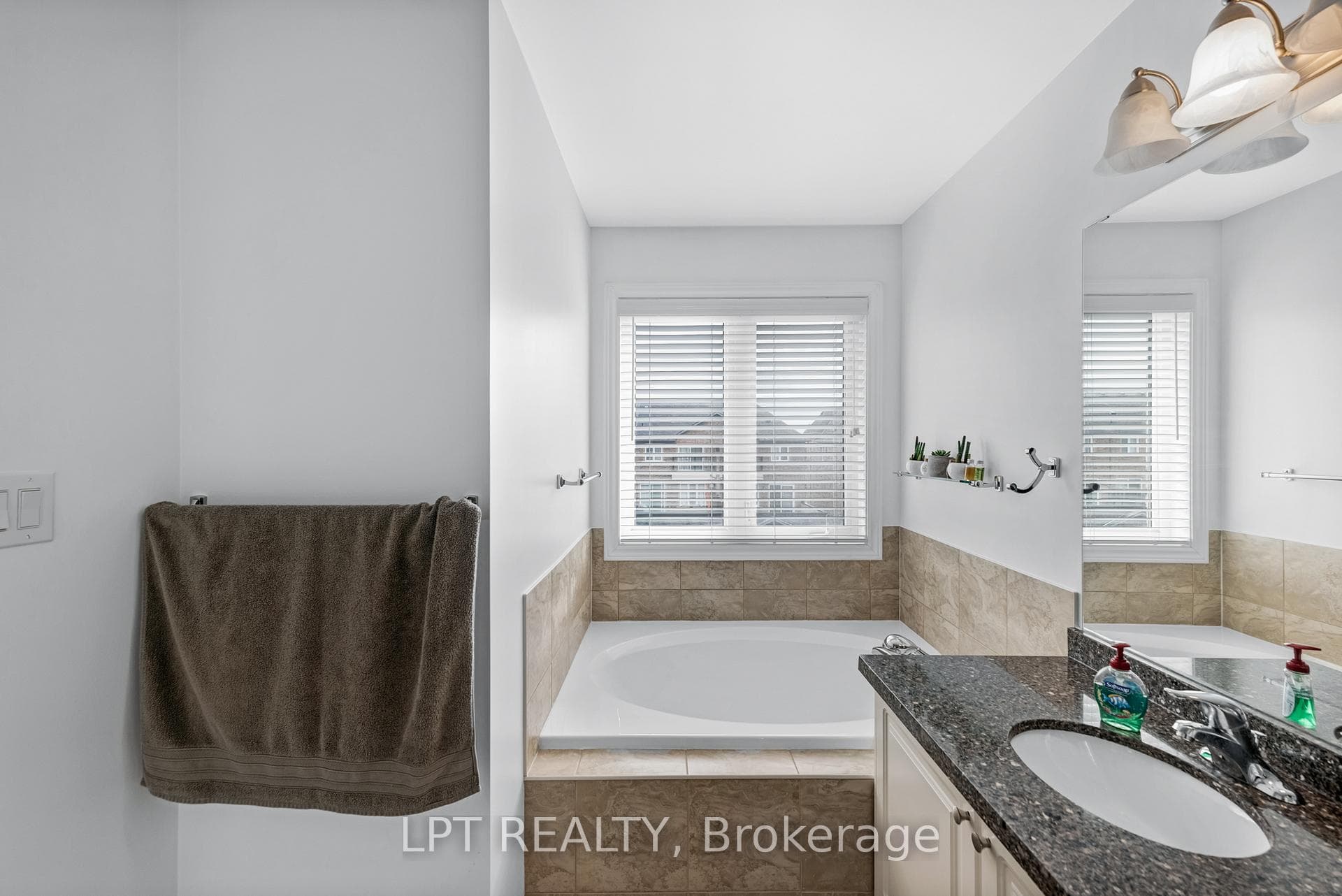 19 Earnshaw Drive photo 35